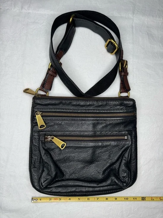 Fossil Black Leather Crossbody Gold tone Hardware - Picture 2 of 12